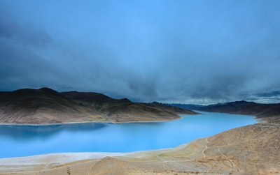 和景观湖长时间曝光摄影
